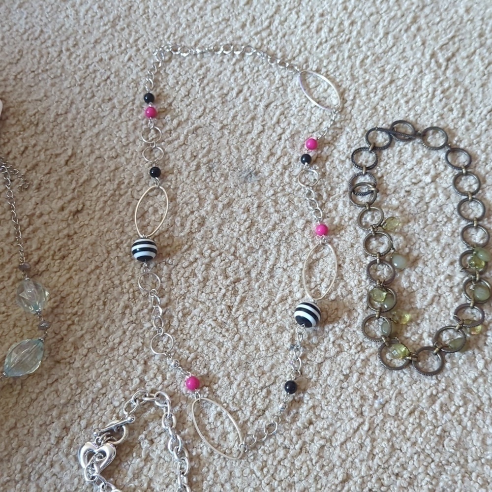 My style Earrings & Necklace, Two Necklaces and Bracelet Chunky Jewelry Bundle - Picture 3 of 5